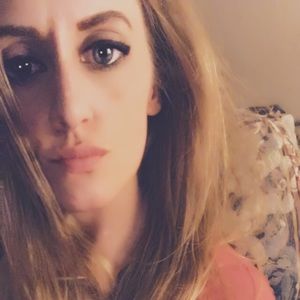 Meet your Posher, Casandra